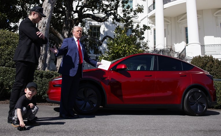 Trumpova odluka uzdrmala autoindustriju. Musk: I Tesla će osjetiti posljedice