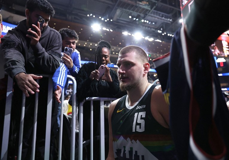 VIDEO Jokić dodavanjem u stilu quarterbacka nadmašio Jordana