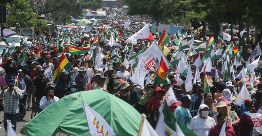 Prosvjedi u Boliviji zbog uhićenja guvernera. Prosvjednici zauzeli dva aerodroma