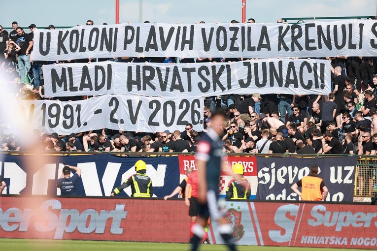Boysi su ovim transparentom obilježili godišnjicu masakra u Borovu Selu