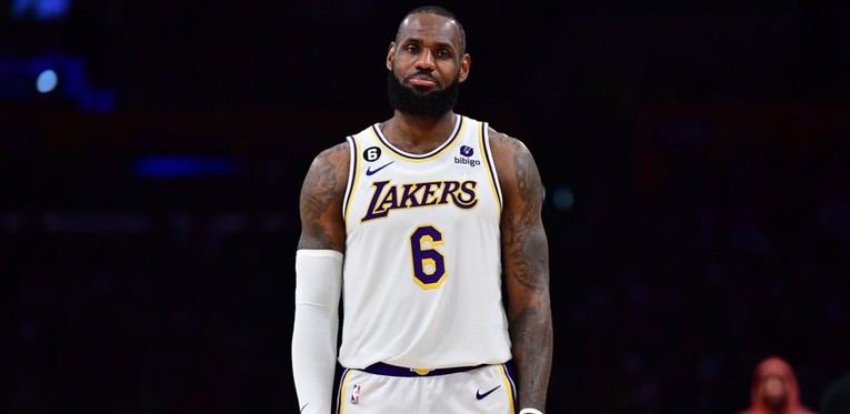 LeBron James podržao navijačku teoriju zavjere protiv Lakersa