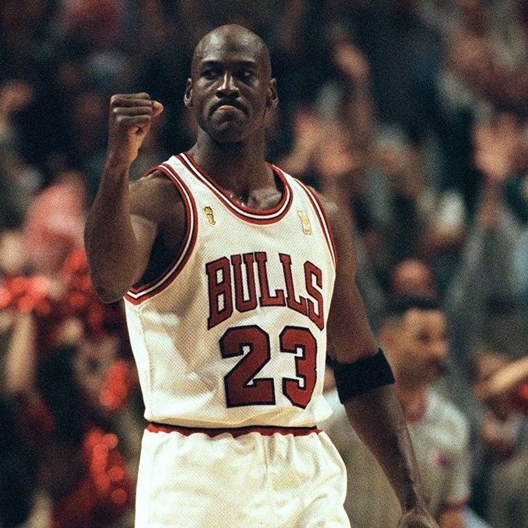 Plaćeno je bogatstvo za potpisanu Jordanovu karticu. Novinar: Šokantan iznos