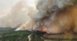 Širi se ogromni šumski požar u Kanadi, stanovnici Alberte se pripremaju za bijeg