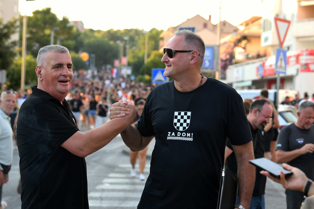 Joe Šimunić stigao na koncert u majici "Za dom", pozirao s Buljem