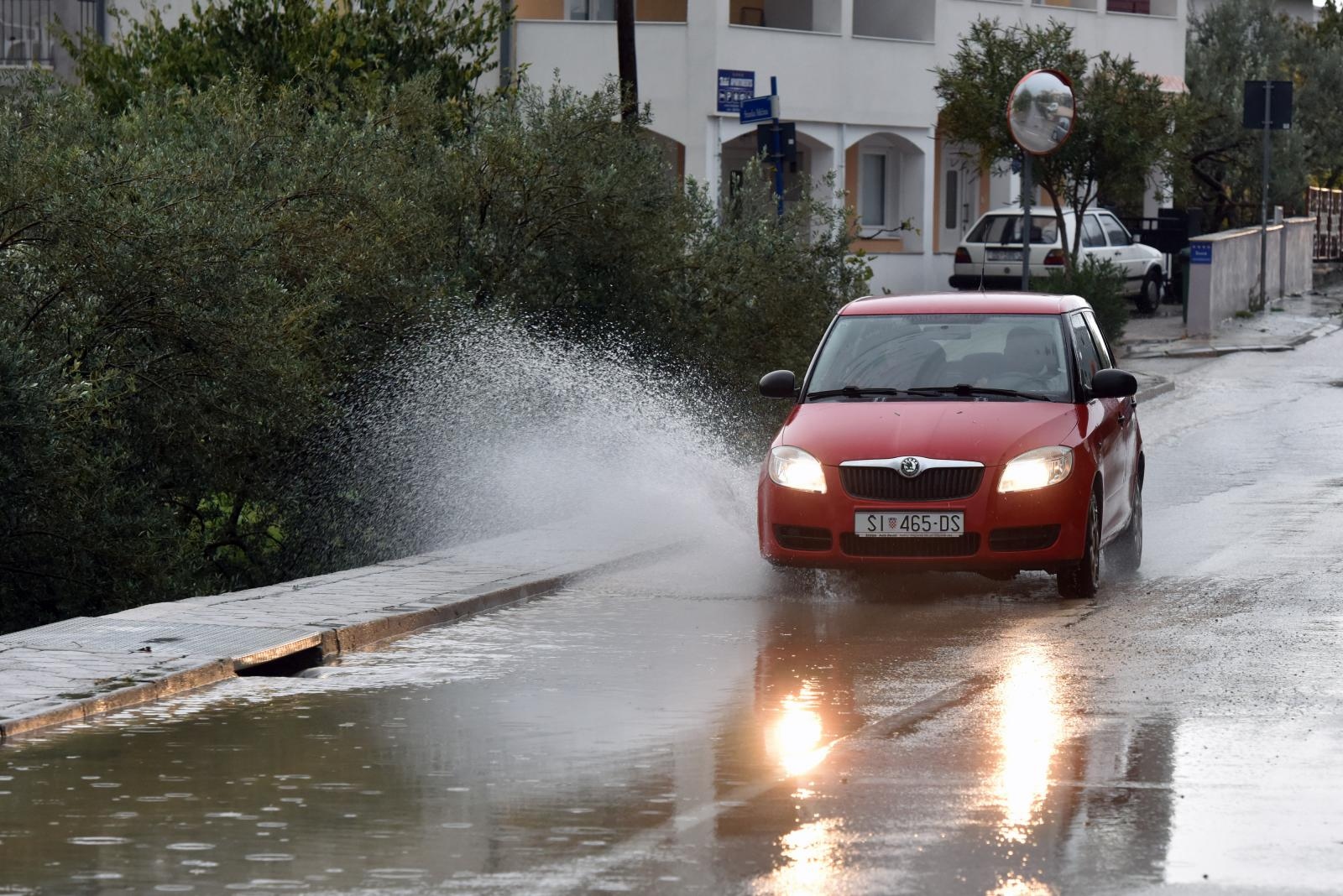 Problemi na većini cesta u zemlji, HAK poziva na oprez