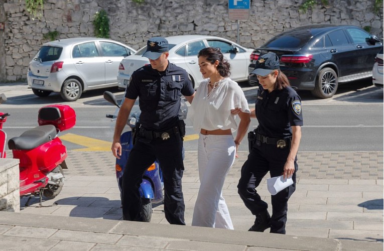 VIDEO Laura iz Gospodina Savršenog u lisicama privedena na ispitivanje