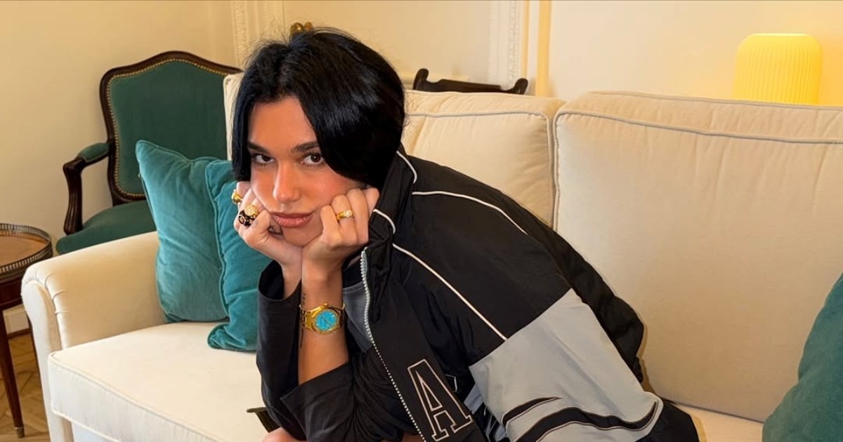 Dua Lipa vraća u modu kontroverzne traperice niskog struka