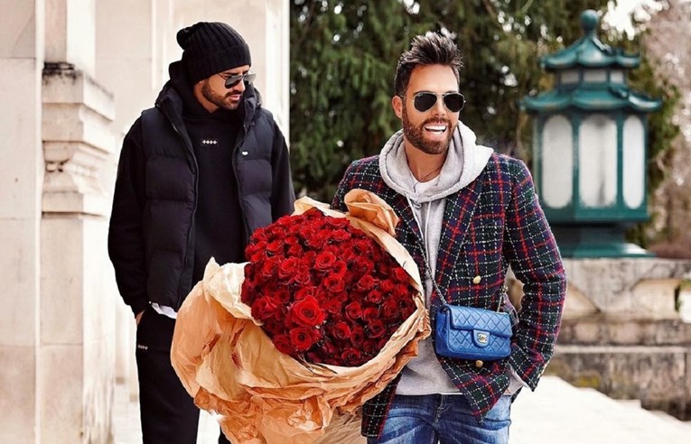 Grubnić se brendiran od glave do pete pohvalio poklonjenim buketom od 150 ruža