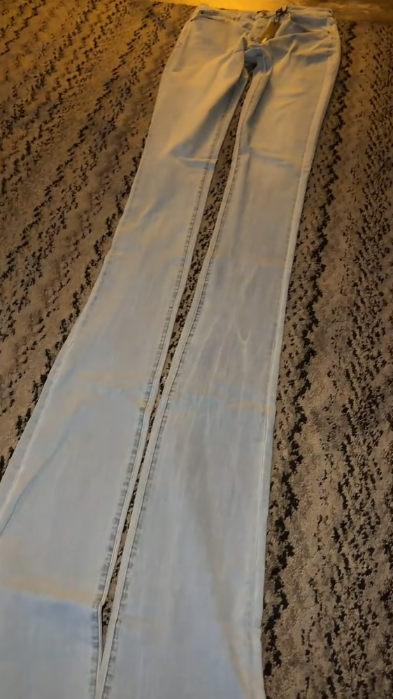 Naručila traperice pa pokazala što je dobila, ljudi umiru od smijeha