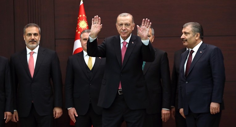 Erdogan objavio sastav nove vlade. Samo dva ministra ostaju na dužnosti