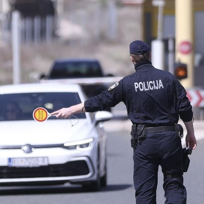 Državljanka Srbije u Puli vozila pijana i drogirana pa vrijeđala policiju
