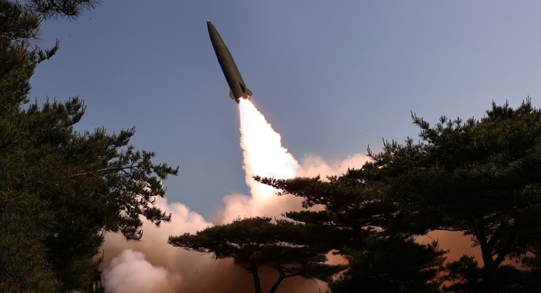 Sjeverna Koreja ispalila 10 projektila prema Japanskom moru