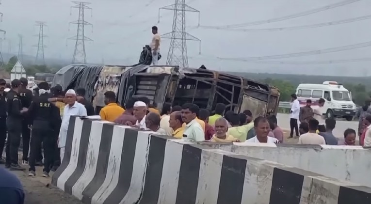 VIDEO U Indiji se zapalio autobus, najmanje 25 poginulih
