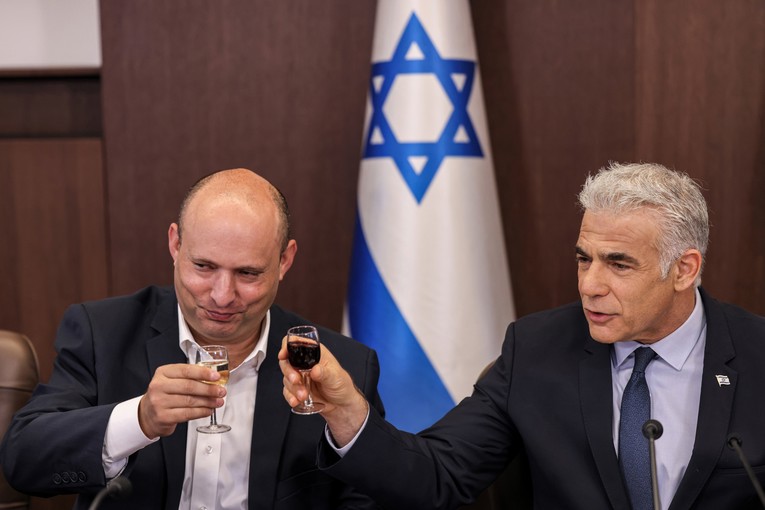 Dvojica bivših izraelskih premijera spojili stranke, najavljuju "ozdravljenje Izraela"