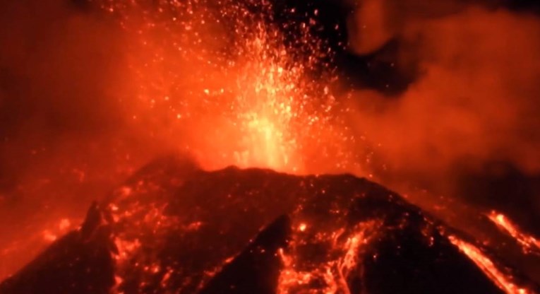 VIDEO Jučer navečer eruptirao vulkan Etna