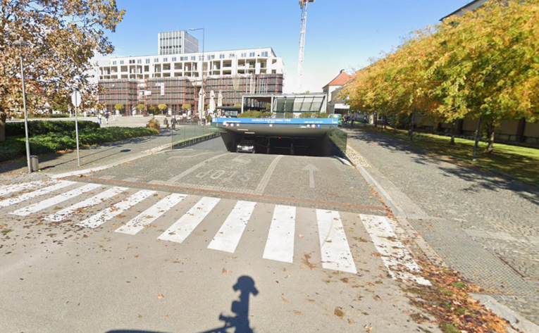 U Varaždinu se zabila u auto iz kojeg je izlazila curica. Dijete je u bolnici