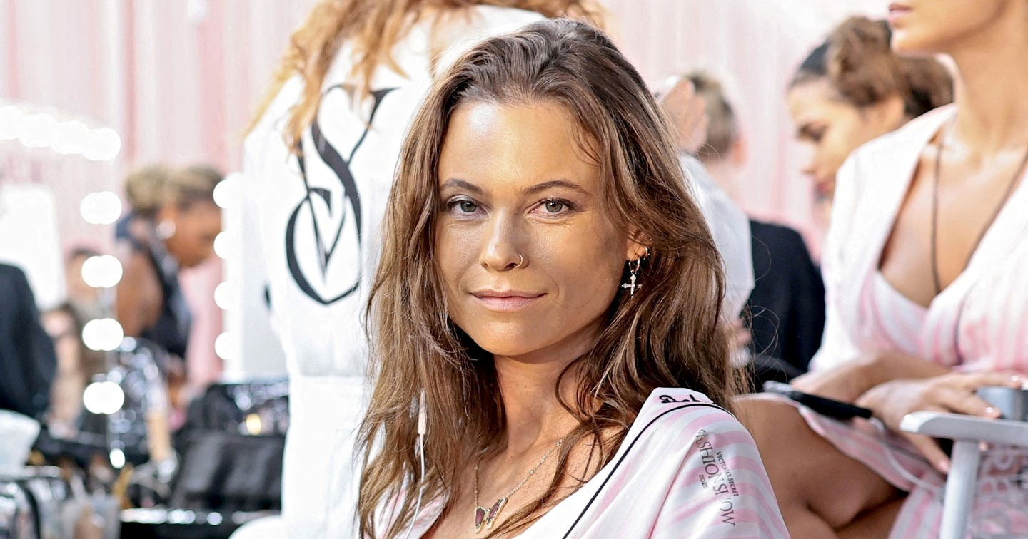 Behati Prinsloo na reviji Victoria's Secreta zbunila obožavatelje: "Izgleda drukčije"