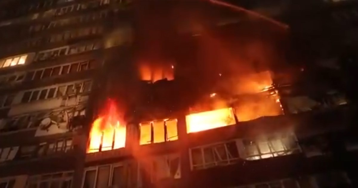 Ruske rakete i dronovi pogodili Kijev, gorio neboder u središtu grada