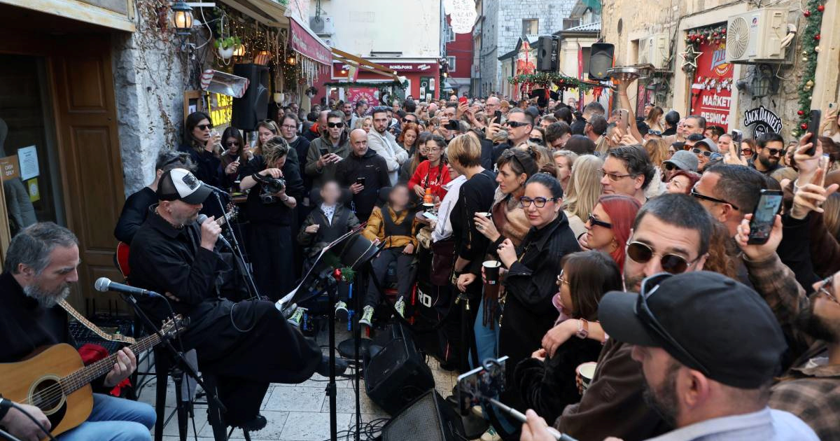 U utorak napunio Arenu, u nedjelju besplatno svirao za djecu s autizmom i Downom