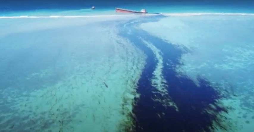 VIDEO Nasukani brod ispušta tone goriva u kristalno čiste lagune Indijskog oceana