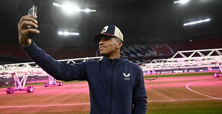 Igrači Dinama mogli su se tek slikati na Allianz Areni. Bayern im je zabranio trening