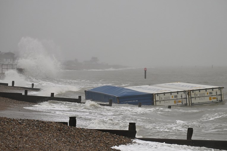 Banane zaustavile luksuzni kruzer kod Southamptona. Obala puna voća