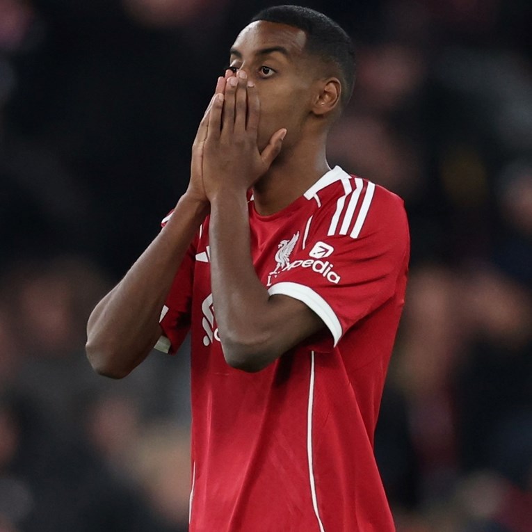 Isaka neće biti mjesecima. Igrač koji mu je slomio nogu nije dobio ni žuti