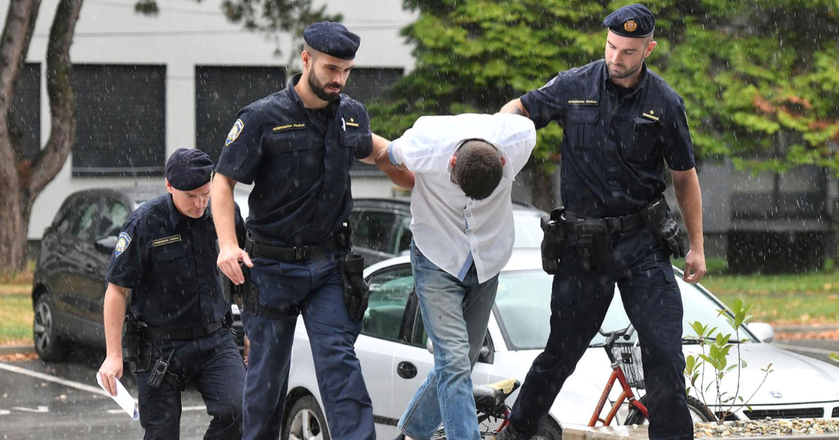 Podignuta optužnica protiv 29-godišnjaka koji je sjekirom ubio majku i očuha