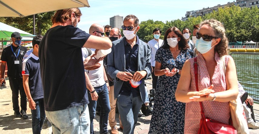Raste broj zaraženih u Parizu, maske postale obvezne i na otvorenom