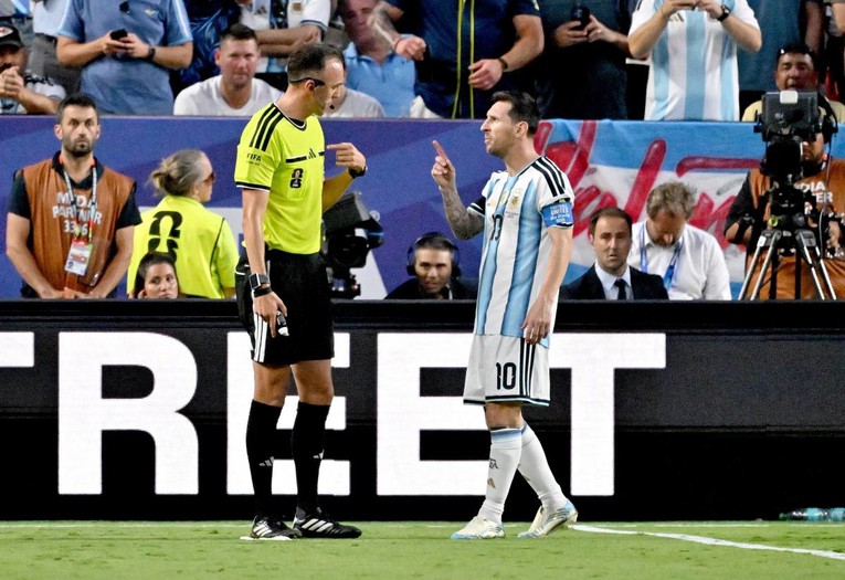 Messi prigovarao sucu: Obraćajte mi se s poštovanjem. Ja se vama obraćam lijepo