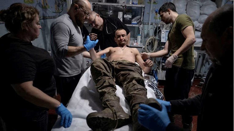 Zapeo je na mjesec dana na prvoj crti fronte. Onda se pojavio robot na kotačima