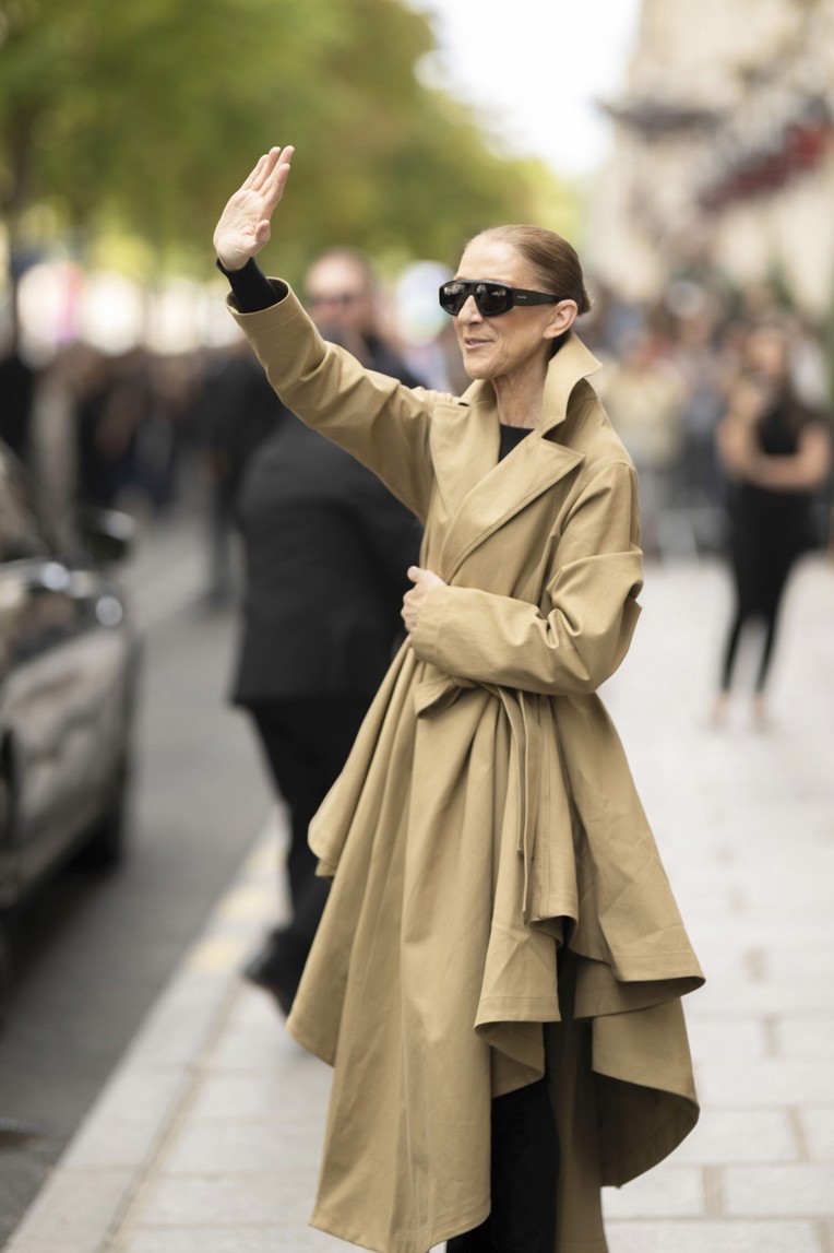 celine-dion-rikthehet-para-fansave-pas-dy-vitesh-skenat-nga-parisi-preken-shume-njerez