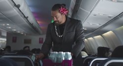 Jason Momoa na letu za Havaje putnicima dijelio vodu, snimka je hit