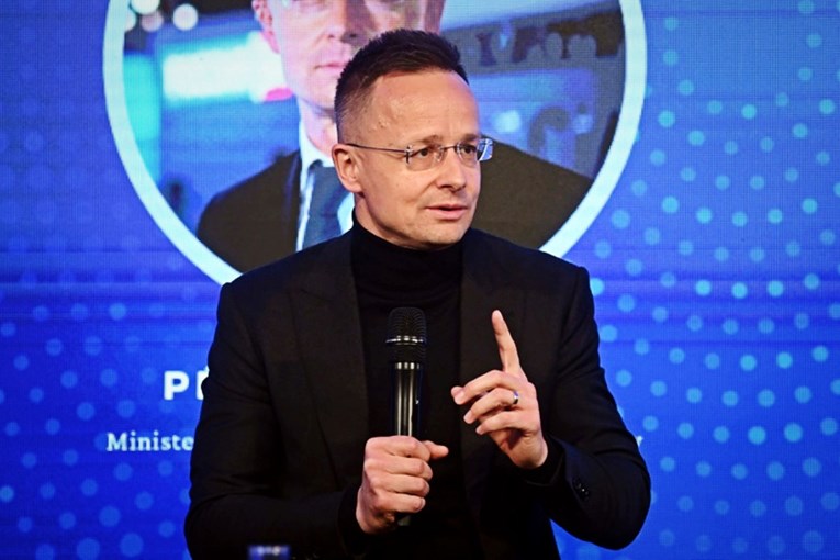 Szijjarto: EU treba po uzoru na Ameriku ukinuti sankcije na rusku naftu