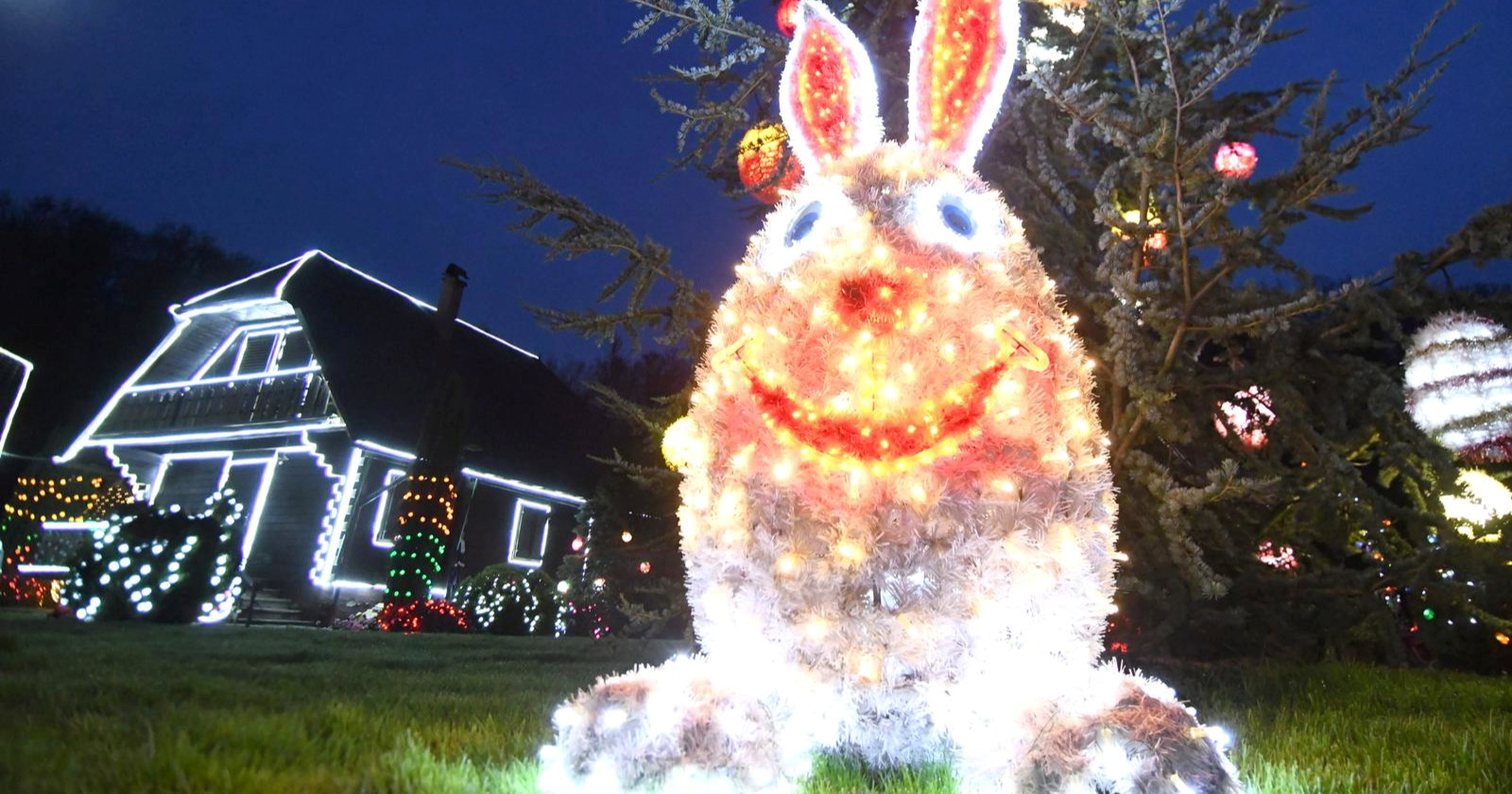 VIDEO Uskrsna čarolija svjetla na imanju obitelji Salaj u Grabovnici