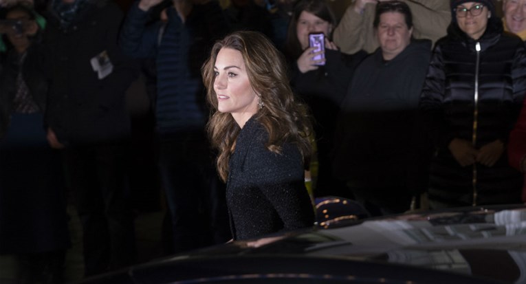 Odmak od uobičajenog stila: Kate Middleton iznenadila izborom cipela i torbice