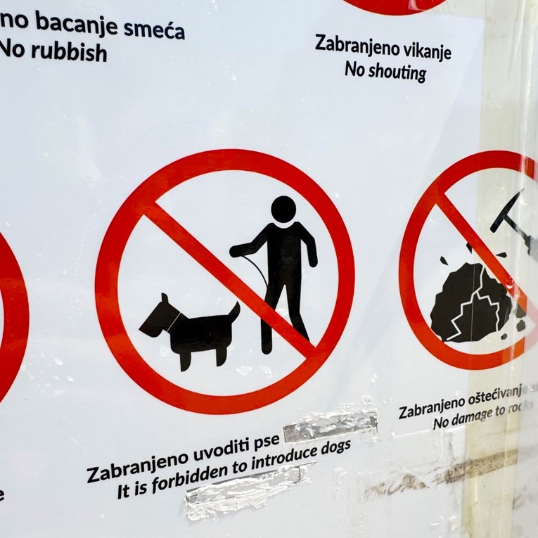 Hrvati opet briljiraju: Pogledajte kako su preveli zabrane na tablama na Ugljanu
