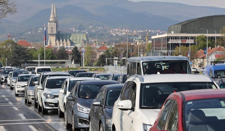 HAK: Tijekom dana povećana gustoća u prometu, moguće kolone i zastoji