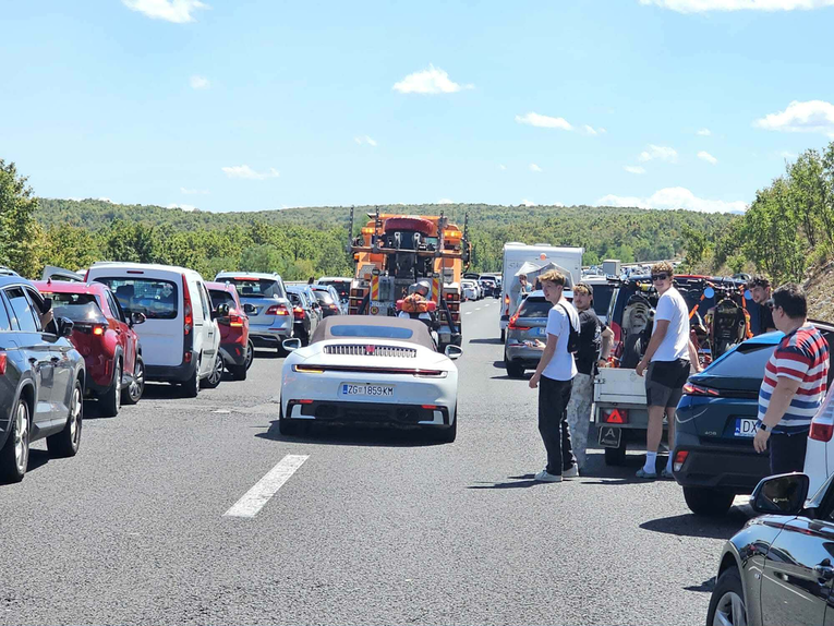 Čitatelj: Porsche se kretao hitnim koridorom na A1