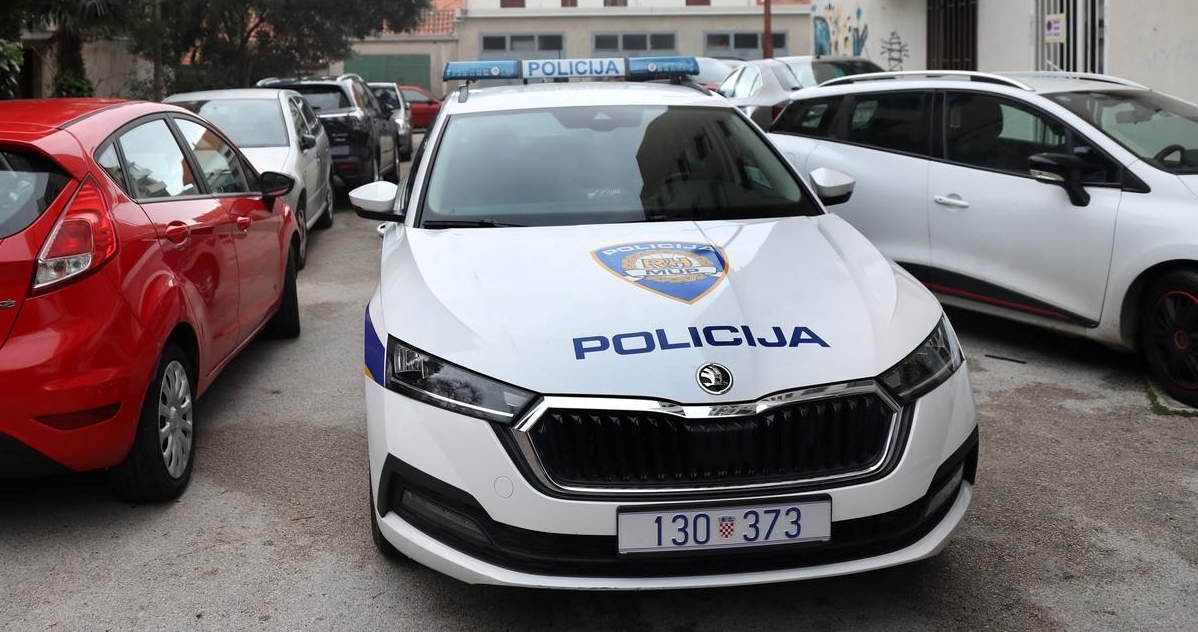 Žena (41) u Šibeniku prijetila muškarcu (81) pa mu razvalila vrata i prozore kuće