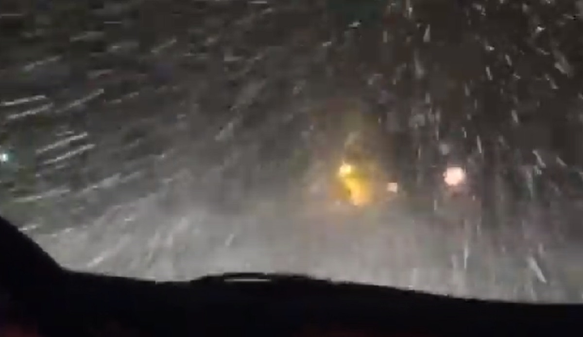VIDEO Snažno nevrijeme u Dalmaciji, u Trogiru tuča. U Zagori palo puno snijega