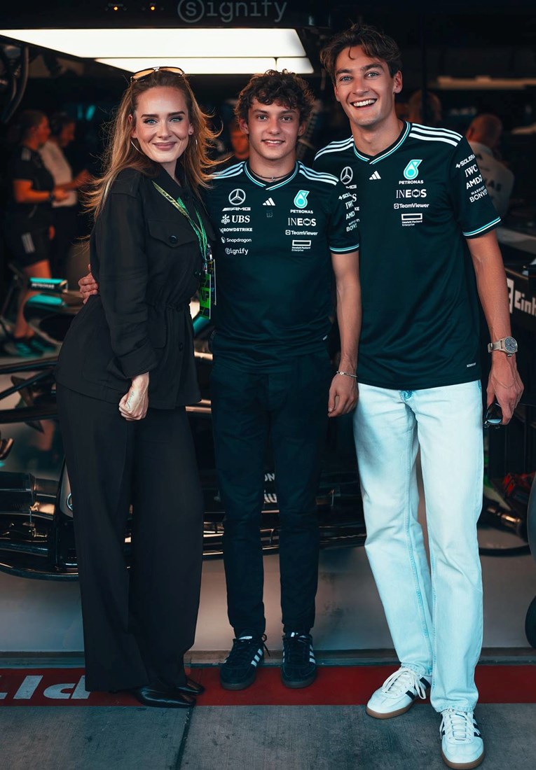 Adele u rijetkom pojavljivanju oduševila obožavatelje vitkom figurom