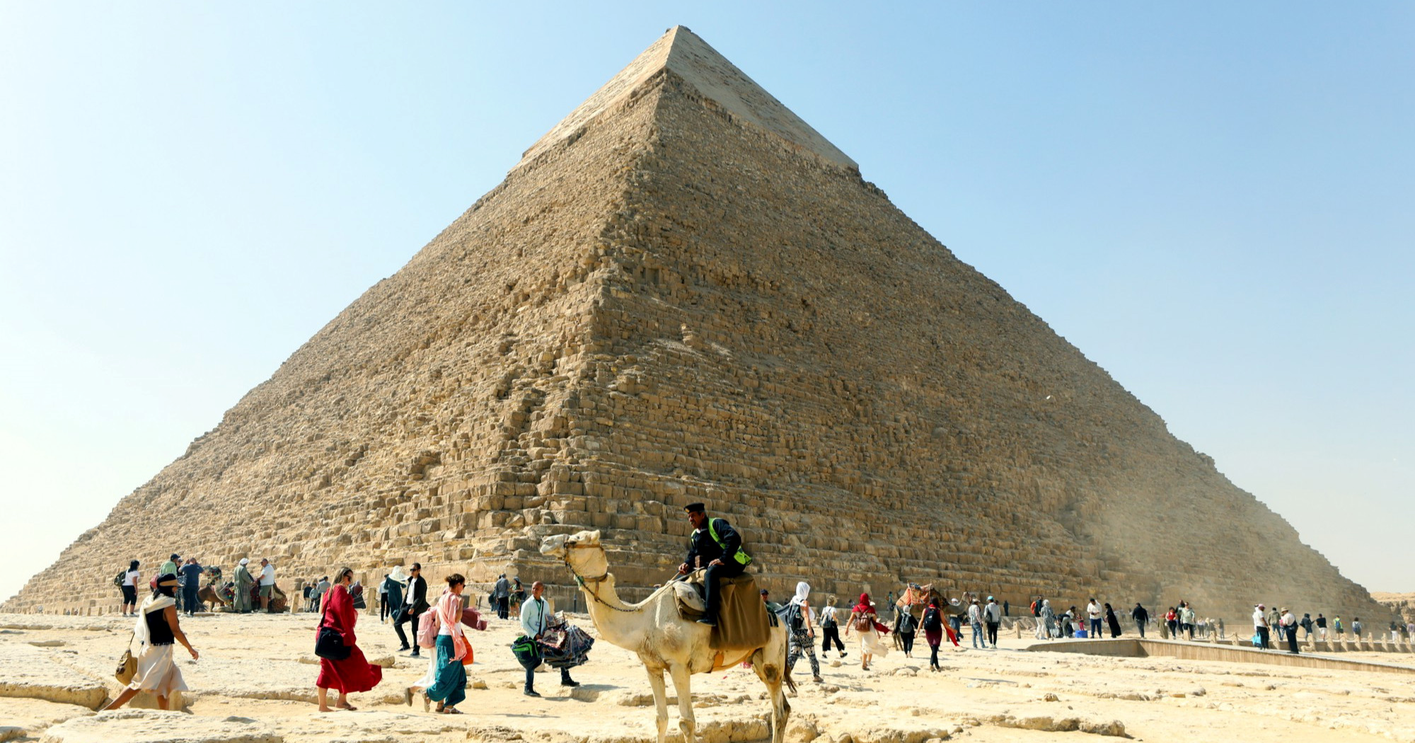 Mladi Španjolci uhićeni u Egiptu. "Snimali su neprimjerene fotografije kod piramida"