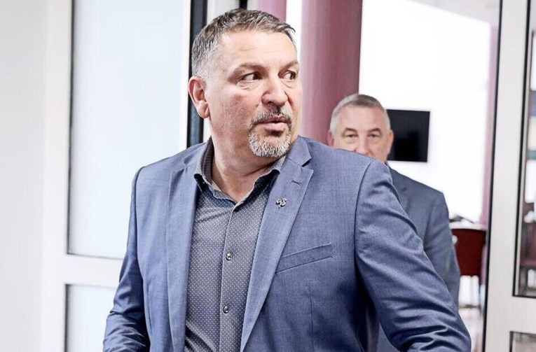 Zastupnik u problemu zbog starog posla. Povjerenstvo: Ne smijete imati nikakav kontakt