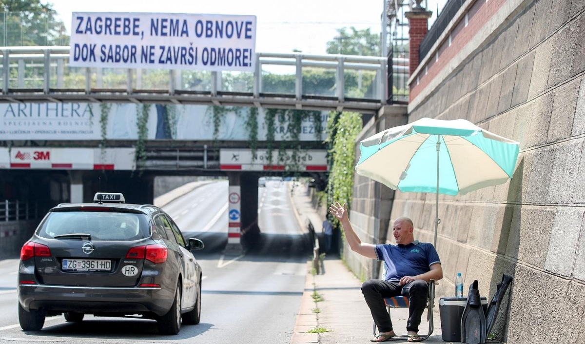 VIDEO Petek izveo performans za zastupnike, donio ronilačku opremu, pogledajte