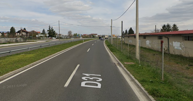 Pijanog pješaka udario auto. Teško je ozlijeđen, ali odbio je liječničku pomoć