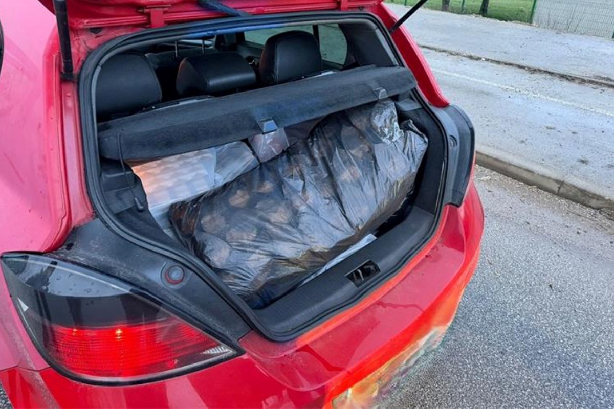 U Zagrebu uhvaćen švercer duhana. Našli mu 42 kile i 8600 cigareta