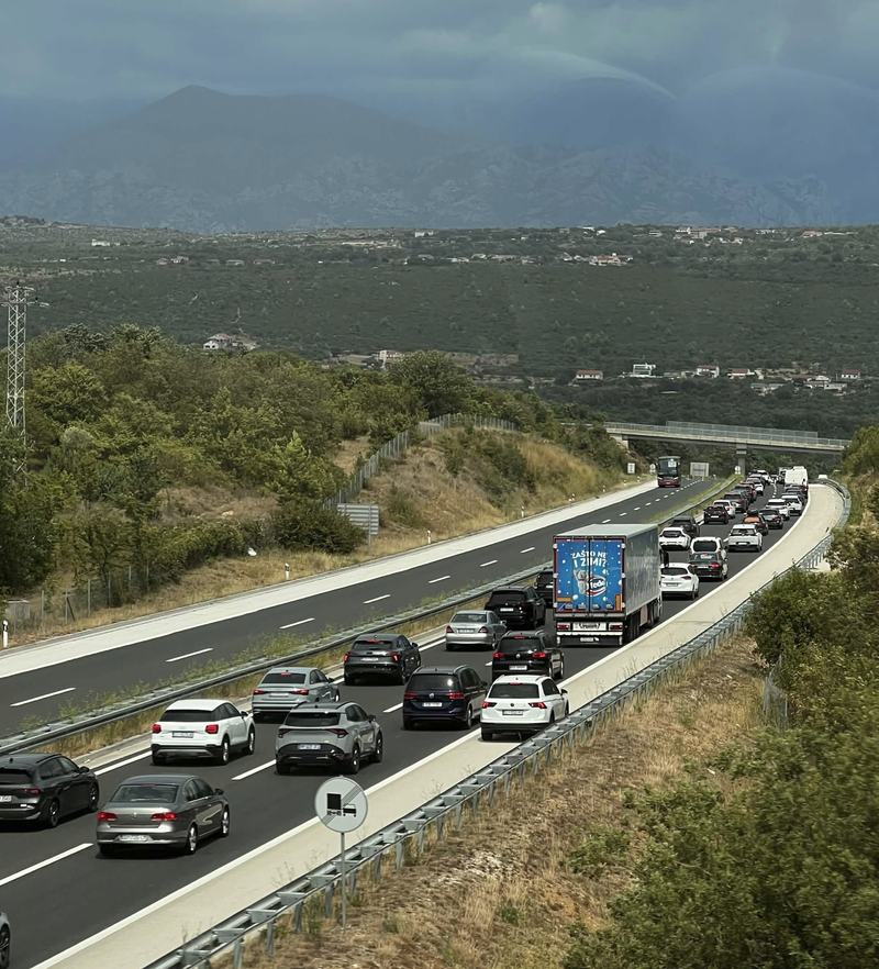 Na A1 kod Zadar Zapad poprilične kolone u smjeru Zagreba