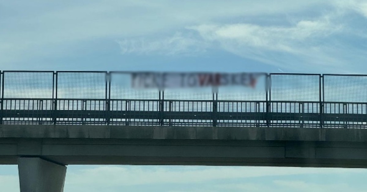 Hajdukovce na nadvožnjaku na putu za Koprivnicu dočekao uvredljivi transparent