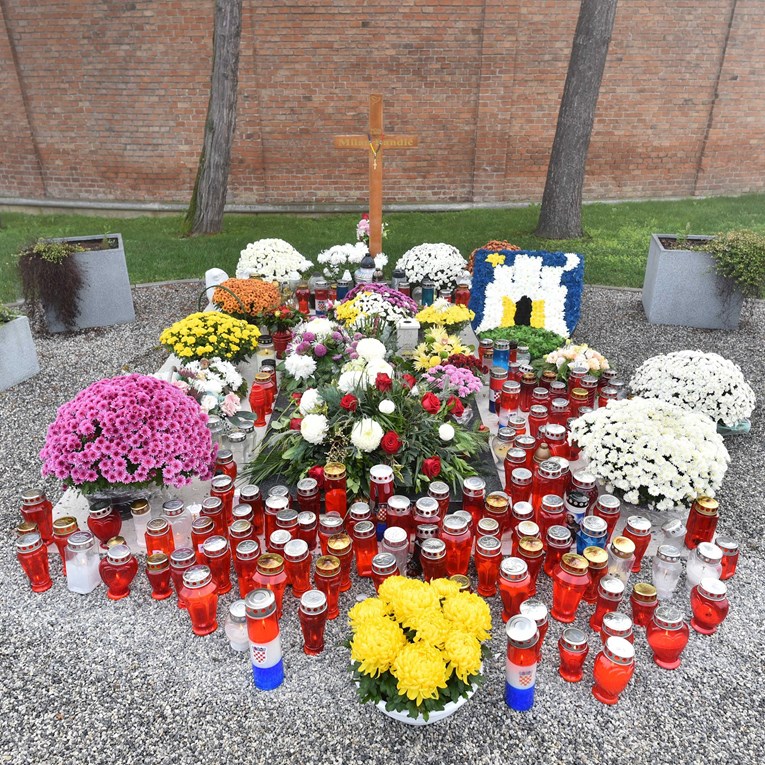 Vesna Bandić tražila od gradskog ureda dozvolu za spomenik na Bandićevom grobu